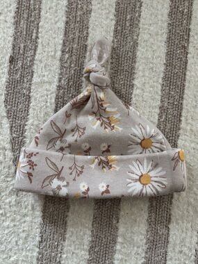 10/$15 Gerber's Daisy Print Beanie Size 3-6 Months
